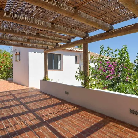 Alpstuga Bonita B Light Piscina Climatizada, Bbq, Wifi